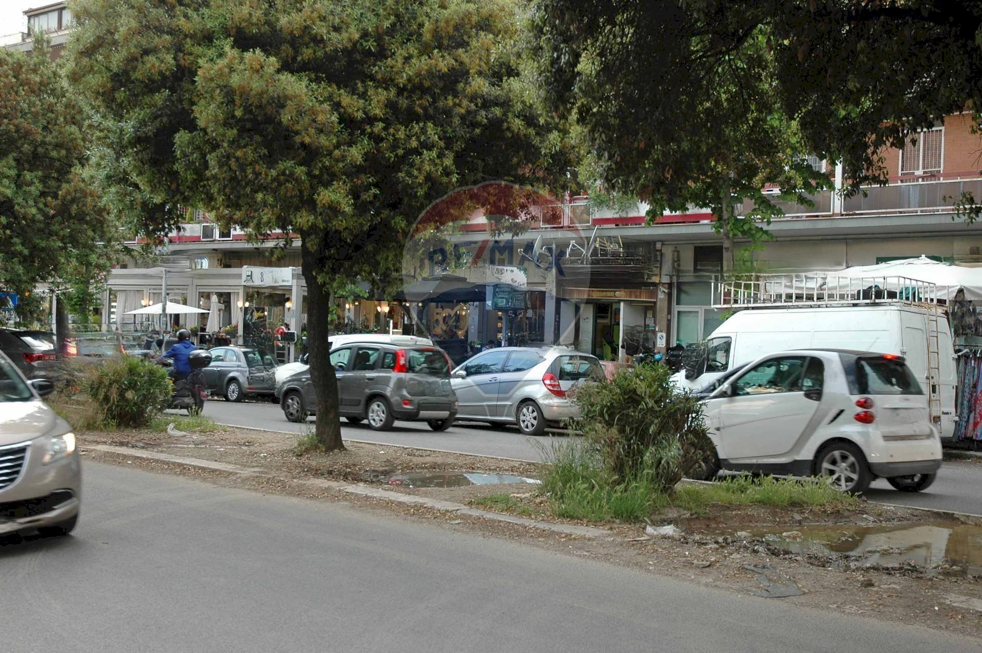 Edificio all\'aperto - Locale Commerciale via Pietro Capparoni
 
14, Roma - foto 2