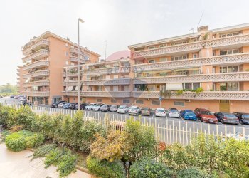 Edificio all\'aperto - Bilocale Via Alberto Moravia
112, Roma - foto 17