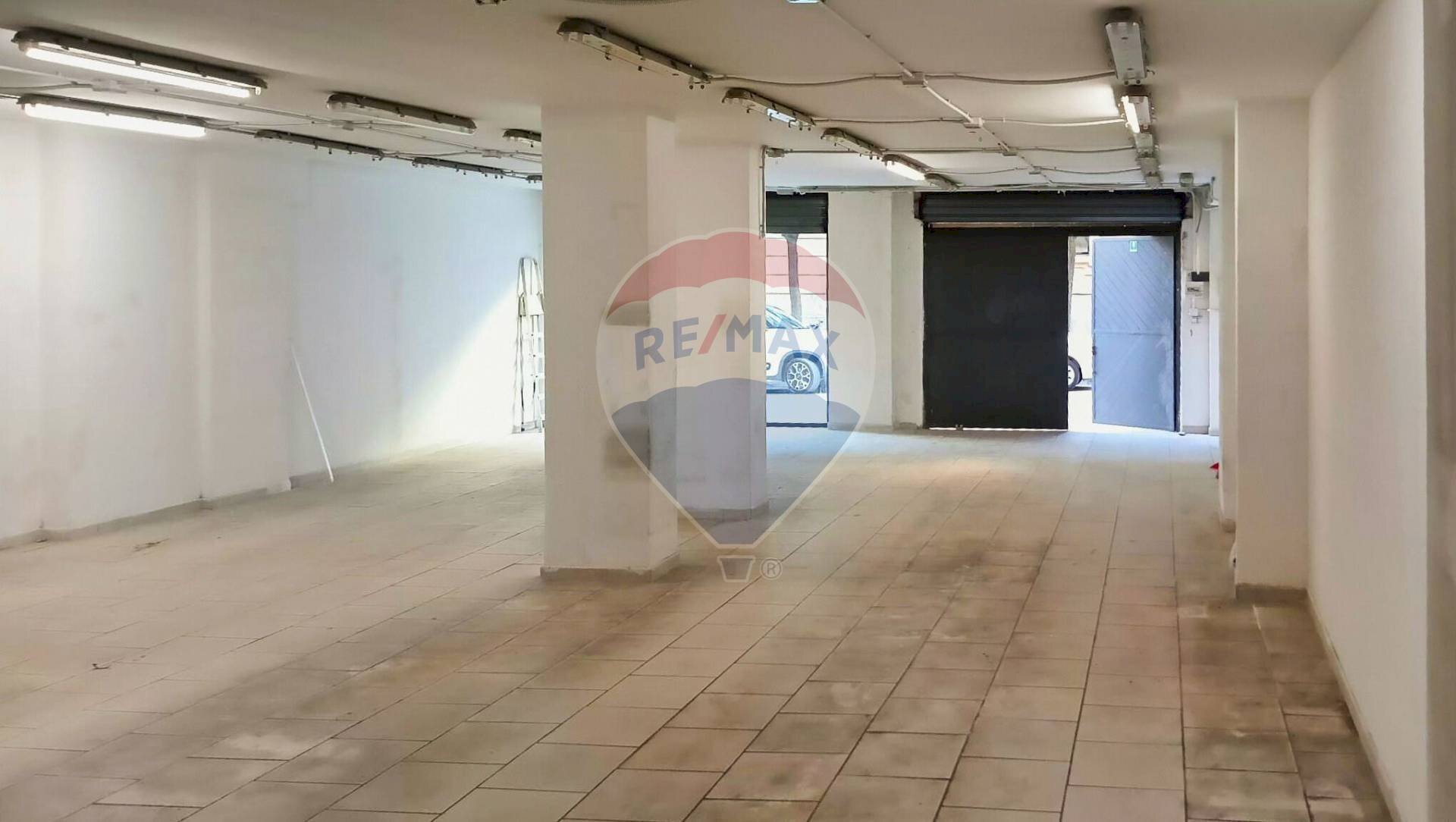 Parcheggio - Commercial Premises Via Bari
 
8-10, Molfetta - photo 3