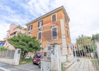 Edificio all\'aperto - Trilocale Via Silvestro II
 
10, Roma - foto 2