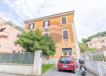 Edificio all\'aperto - Trilocale Via Silvestro II
 
10, Roma - foto 4