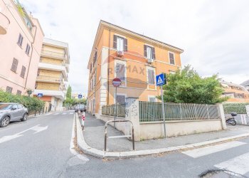 Edificio all\'aperto - Trilocale Via Silvestro II
 
10, Roma - foto 5