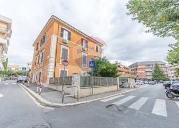 Edificio all\'aperto - Trilocale Via Silvestro II
 
10, Roma - foto 6