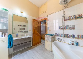 Bagno - Trilocale Via Silvestro II
 
10, Roma - foto 37