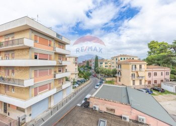 Edificio all\'aperto - Trilocale Via Silvestro II
 
10, Roma - foto 48