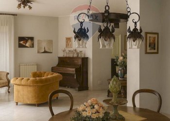 Sala da pranzo - Attico via Pietro Mascagni
 
15, Giarre - foto 9