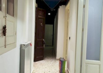 Hall / corridoio - Appartamento VIA GIORGIO ARCOLEO
 
154, Caltagirone - foto 23