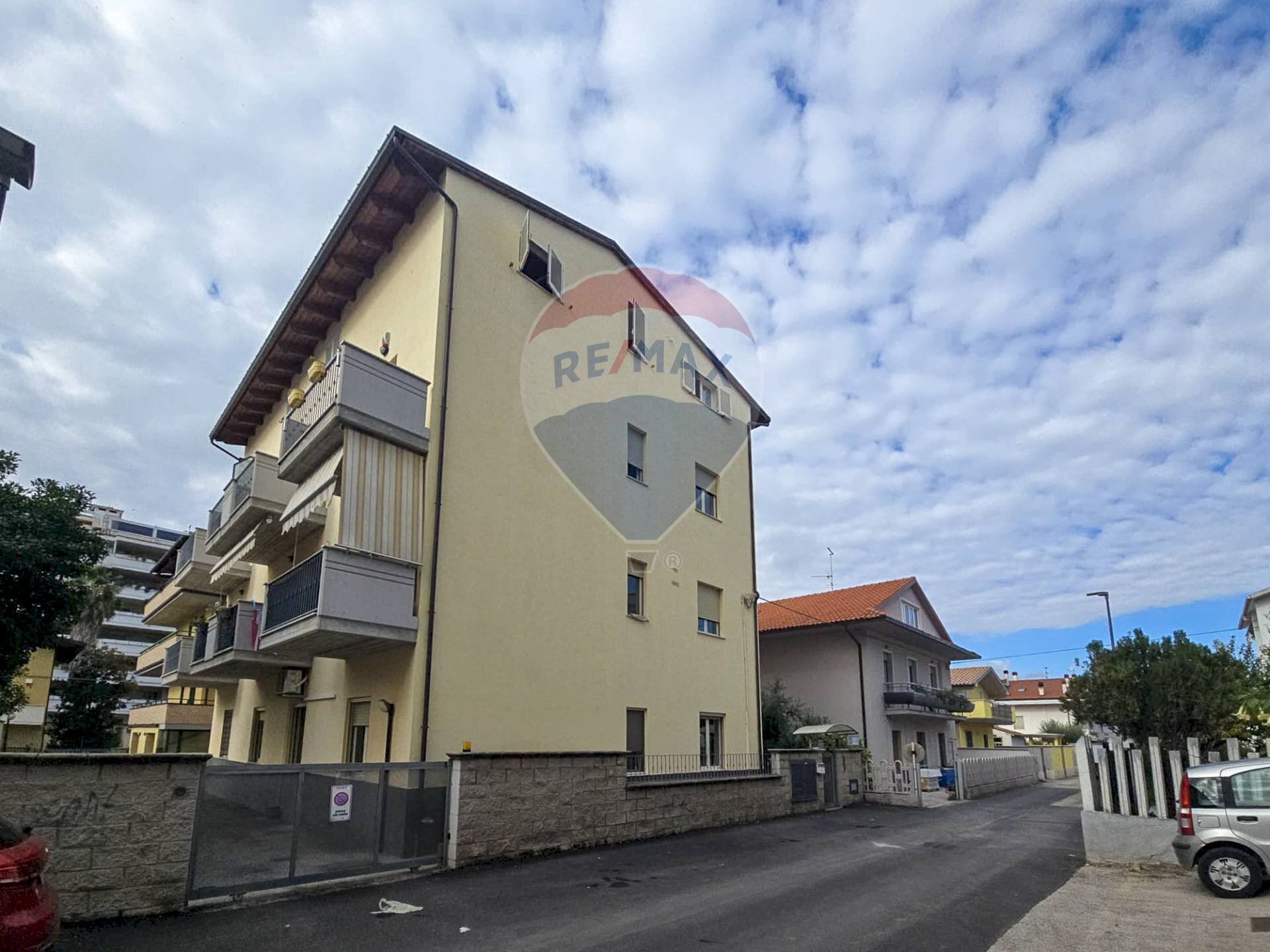 Edificio all\'aperto - Three-room apartment Via Lago Di Bracciano
 
16, Pescara - photo 2