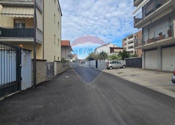 Edificio all\'aperto - Trilocale Via Lago Di Bracciano
 
16, Pescara - foto 19