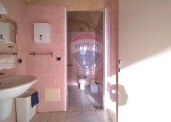 Bagno - Laboratory PIAZZA GIOVANNI XXIII
 
32-33, Osimo - photo 8