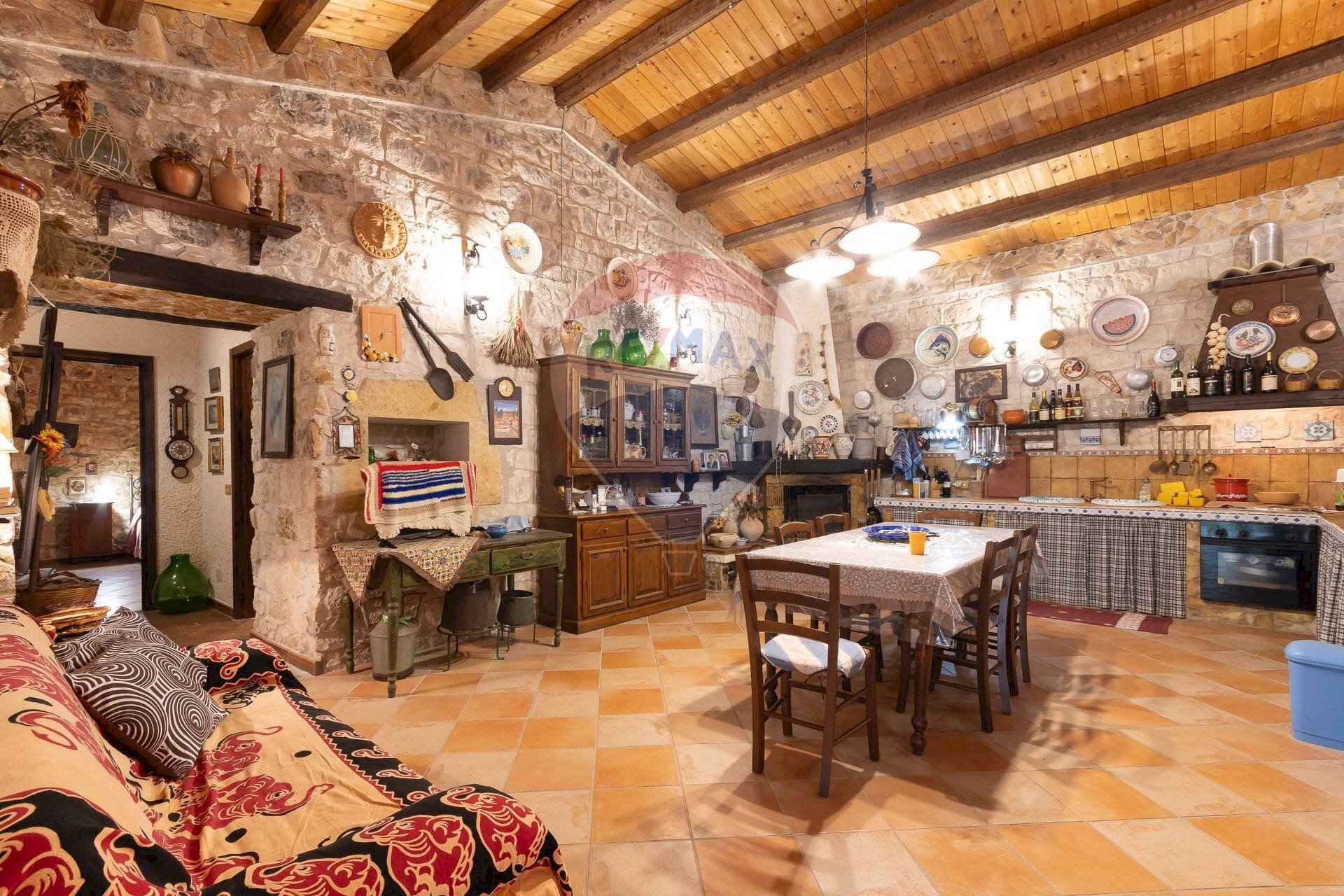 Sala da pranzo - Villa c.da Nora Piano Lauro
 
snc, Modica - foto 1