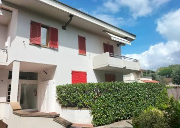 Foto 1 - Quadrilocale Via magliano
 
44, Massa - foto 1