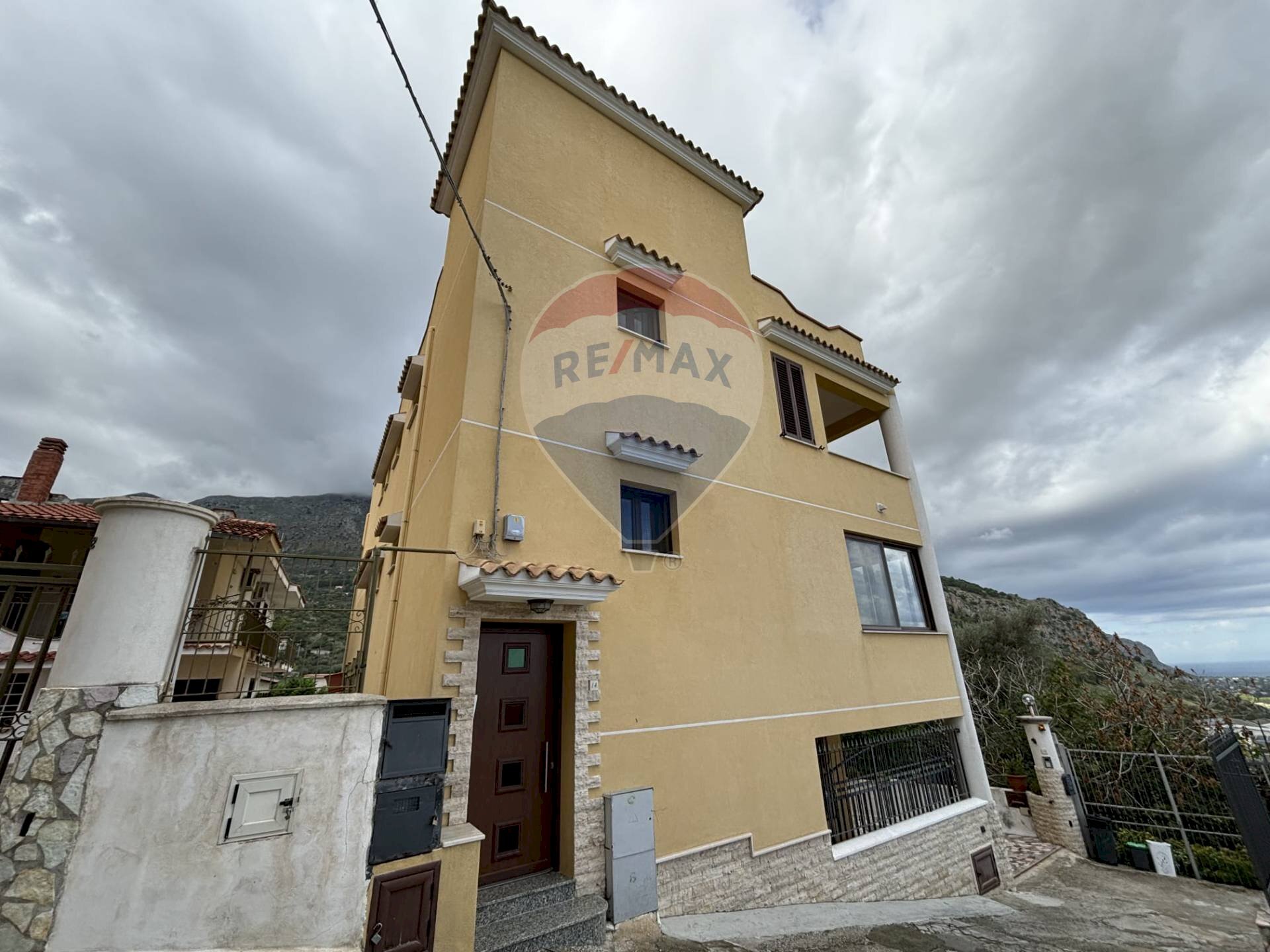 Edificio all\'aperto - Bilocale via Dolomiti
 
16, Carini - foto 1