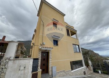 Edificio all\'aperto - Bilocale via Dolomiti
 
16, Carini - foto 1