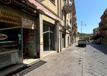 Foto 2 - Commercial Premises Corso Umberto, Avellino - photo 2