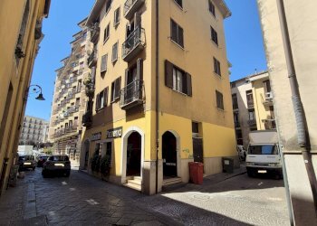 Foto 1 - Locale Commerciale via trinità, Avellino - foto 1