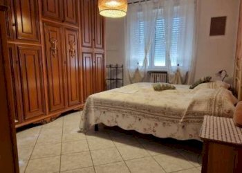 Camera da letto - Three-room apartment via Nazario Sauro, 6, Collegno - photo 2