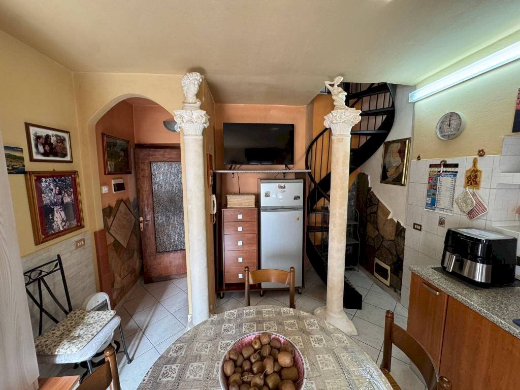 Cucina - Bilocale via 20 Settembre, 18, Arsago Seprio - foto 2