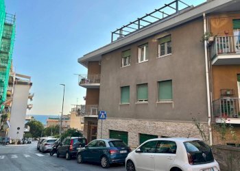 Facciata - Trilocale via Laviosa, Genova (zona Pegli) - foto 25