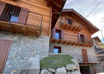 Facciata - Villa a Schiera Frazione Gerdaz, Gressan - foto 2