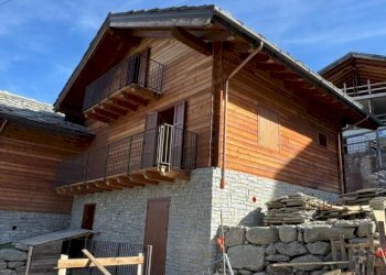 Facciata - Villa a Schiera Frazione Gerdaz, Gressan - foto 3