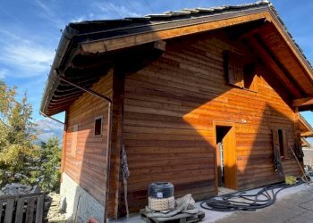 Facciata - Villa a Schiera Frazione Gerdaz, Gressan - foto 4