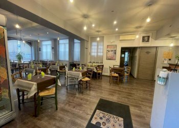 Sala interna - Restaurant via MARTIRI DELLA LIBERTA', 175, San Mauro Torinese - photo 2