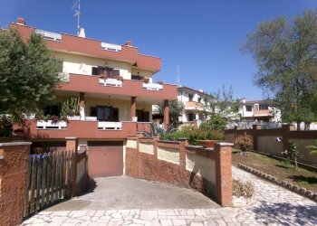 Facciata - Villa viale delle Cerase Marine, 5, Anzio - foto 1