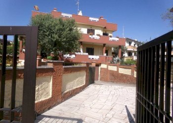 Facciata - Villa viale delle Cerase Marine, 5, Anzio - foto 2