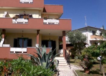 Facciata - Villa viale delle Cerase Marine, 5, Anzio - foto 3