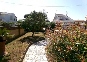 Giardino - Villa viale delle Cerase Marine, 5, Anzio - foto 6