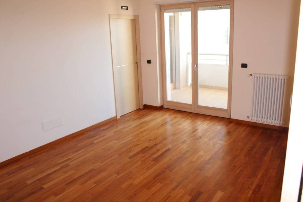 Camera da letto - Three-room apartment via Ermanno Pirè, 3, Bari - photo 1