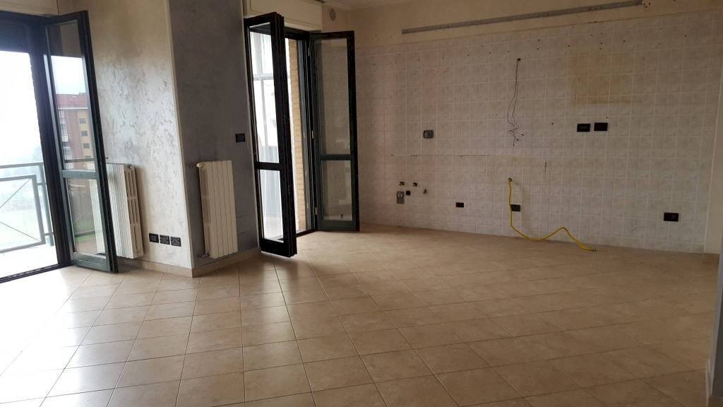 Soggiorno - Attico via Angelo Tasca, 41, Torino - foto 3