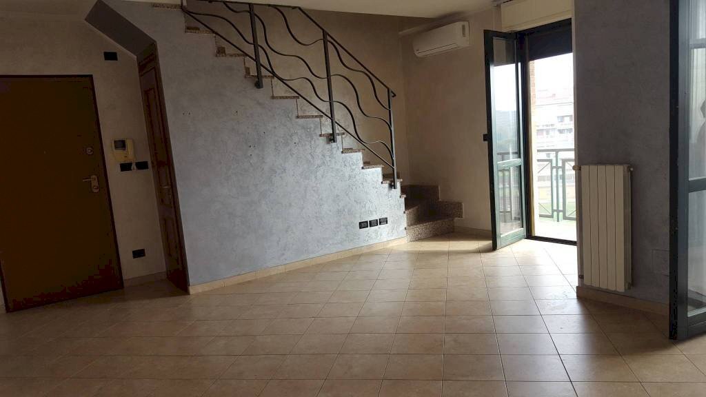 Soggiorno - Attico via Angelo Tasca, 41, Torino - foto 2