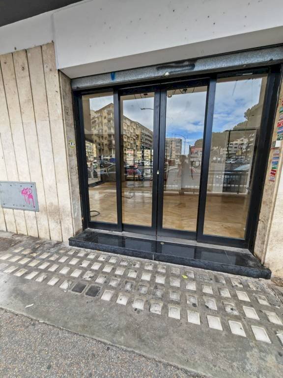 Ingresso - Shop largo dei Colli Albani, Roma - photo 1