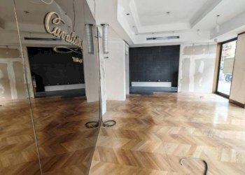 Interno non residenziale - Shop largo dei Colli Albani, Roma - photo 11