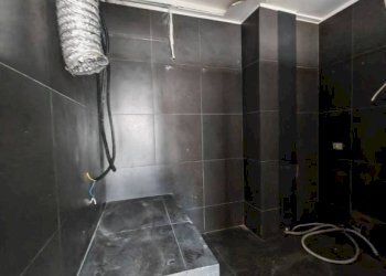 Bagno - Shop largo dei Colli Albani, Roma - photo 32