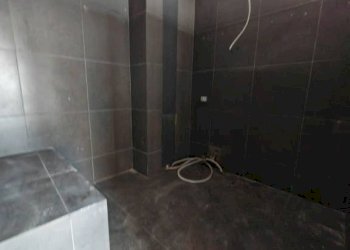 Bagno - Shop largo dei Colli Albani, Roma - photo 35