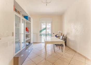 camera da letto - Quadrilocale Via Pordenone 12, Bari - foto 11