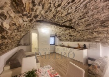 cucina e soggiorno - Bilocale Via Martiri della Liberta, Apricale - foto 5