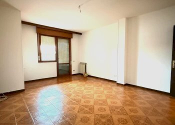 WhatsApp Image 2025-10-22 at 11.02.40 (1).jpeg - Appartamento Rovigo - foto 4