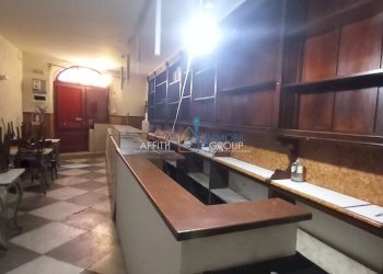 2bis    sala 1        BAR    .jpg - Locale Commerciale Piazza Duomo 3, Massa - foto 2