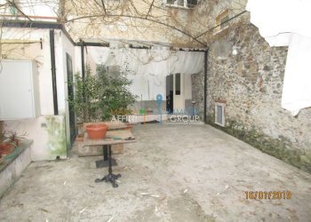 7      CORTILE    .JPG - Locale Commerciale Piazza Duomo 3, Massa - foto 8