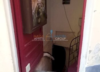 8    INGRESSO CANTINA    .jpg - Locale Commerciale Piazza Duomo 3, Massa - foto 9