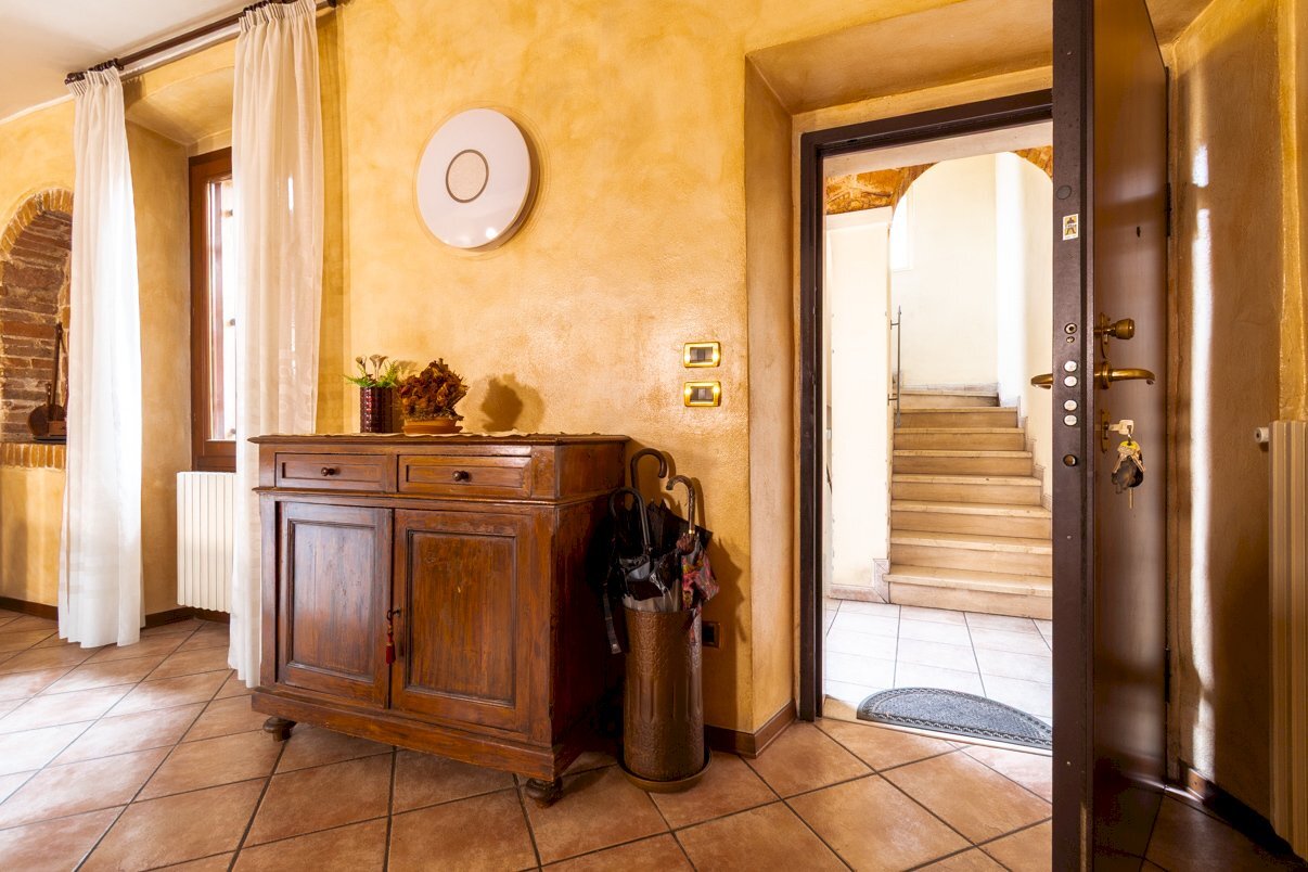 001_Brescia_centro_quadrilocale_ingresso.jpg - Quadrilocale Brescia - foto 2