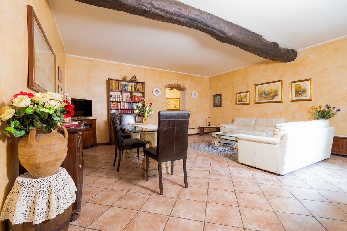 002_Brescia_centro_quadrilocale_sala.jpg - Quadrilocale Brescia - foto 3