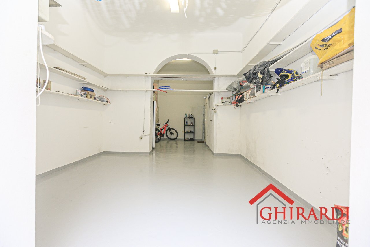 1.0 sala1.jpg - Warehouse VIA GAETANO DONIZETTI  73R, Genova - photo 2