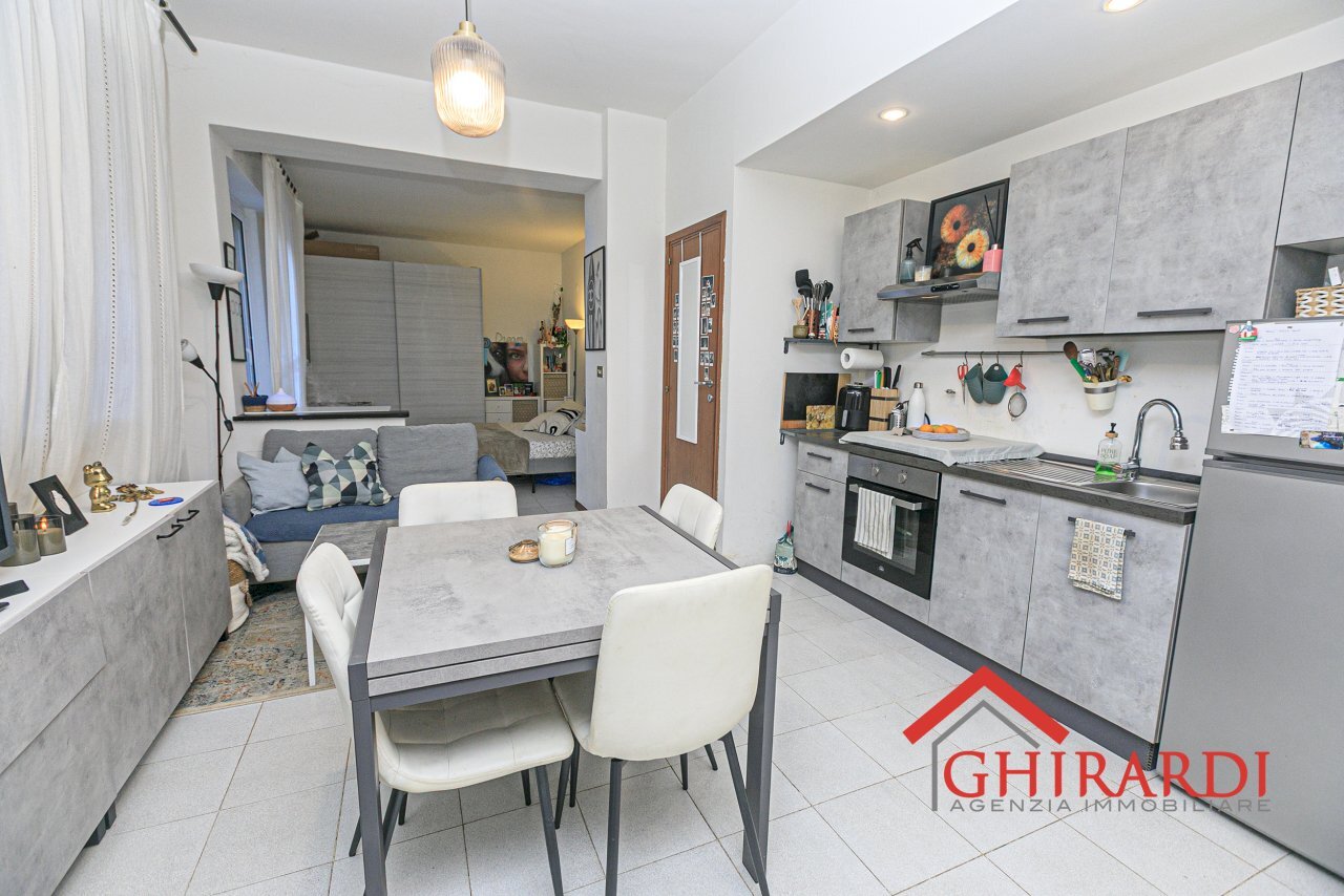 1.1 soggiorno.jpg - Trilocale VIALE MODUGNO 16, Genova - foto 3