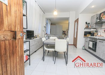 1.0 ingresso.jpg - Trilocale VIALE MODUGNO 16, Genova - foto 2