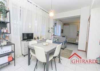 1.2 soggiorno.jpg - Trilocale VIALE MODUGNO 16, Genova - foto 4